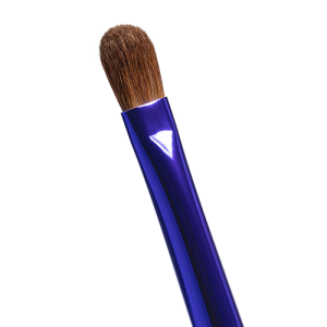 Плоская кисть среднего размера для нанесения и растушевки теней