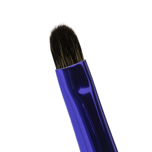 Кисть маленькая плоская для нанесения и растушевки теней и детальной проработки