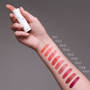 Нежная кремовая увлажняющая помада Flower Kiss