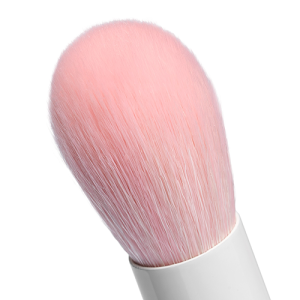 Средняя круглая пушистая кисть для любых кремовых текстур (лимитированная серия)