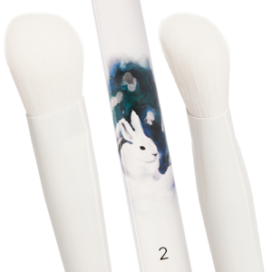 Плотная прямая кисть для любых тональных основ и других кремовых продуктов (лимитированная серия)