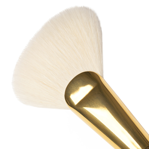 Крупная пушистая веерная кисть для лица (для кремовых, жидких и сухих текстур) Sacred Forest (лимитированная серия)